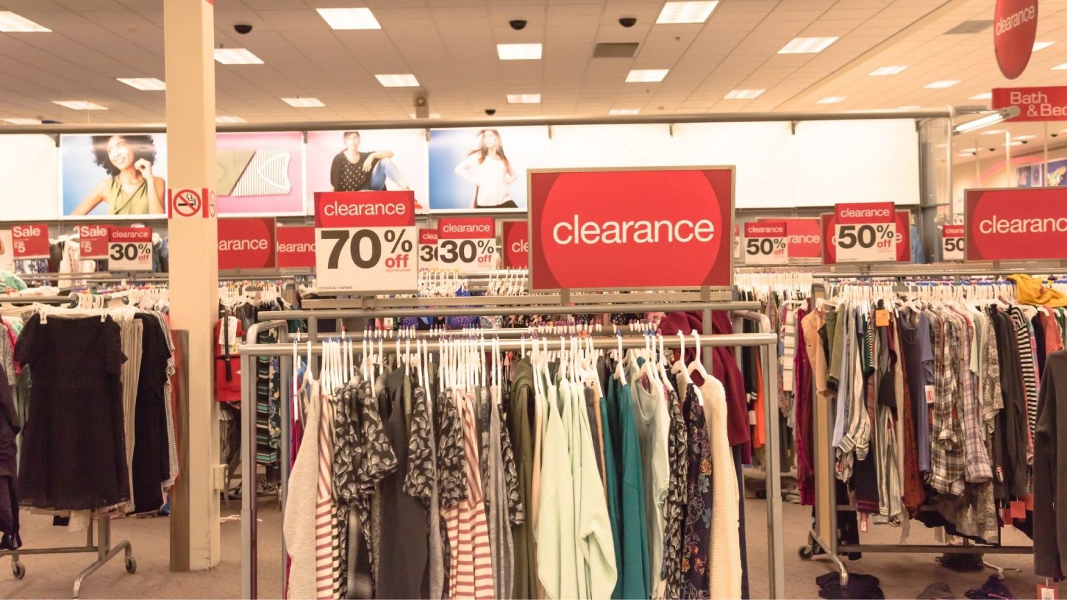 TheGlobalDisplaySolutions 69669 Clearance Sections Retail Image1 1536x864 